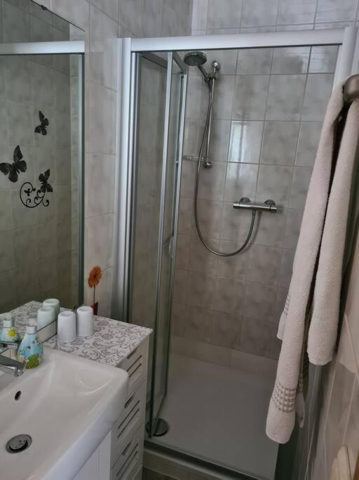 Gemuetliche Ferienwohnung Am Waldrand Elgersburg Bagian luar foto