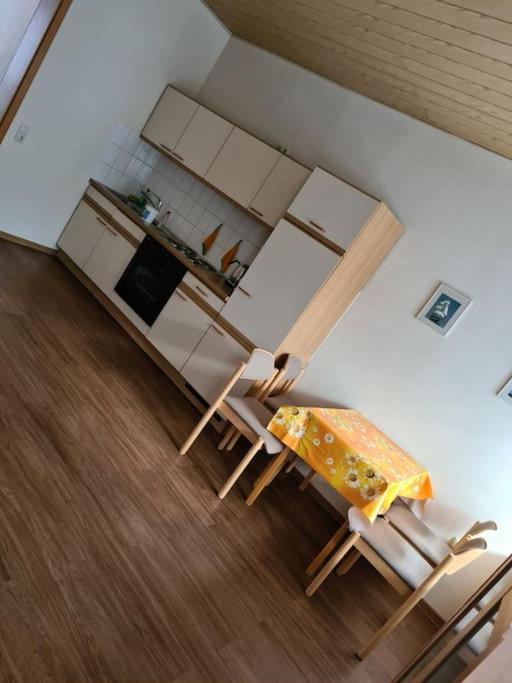 Gemuetliche Ferienwohnung Am Waldrand Elgersburg Bagian luar foto